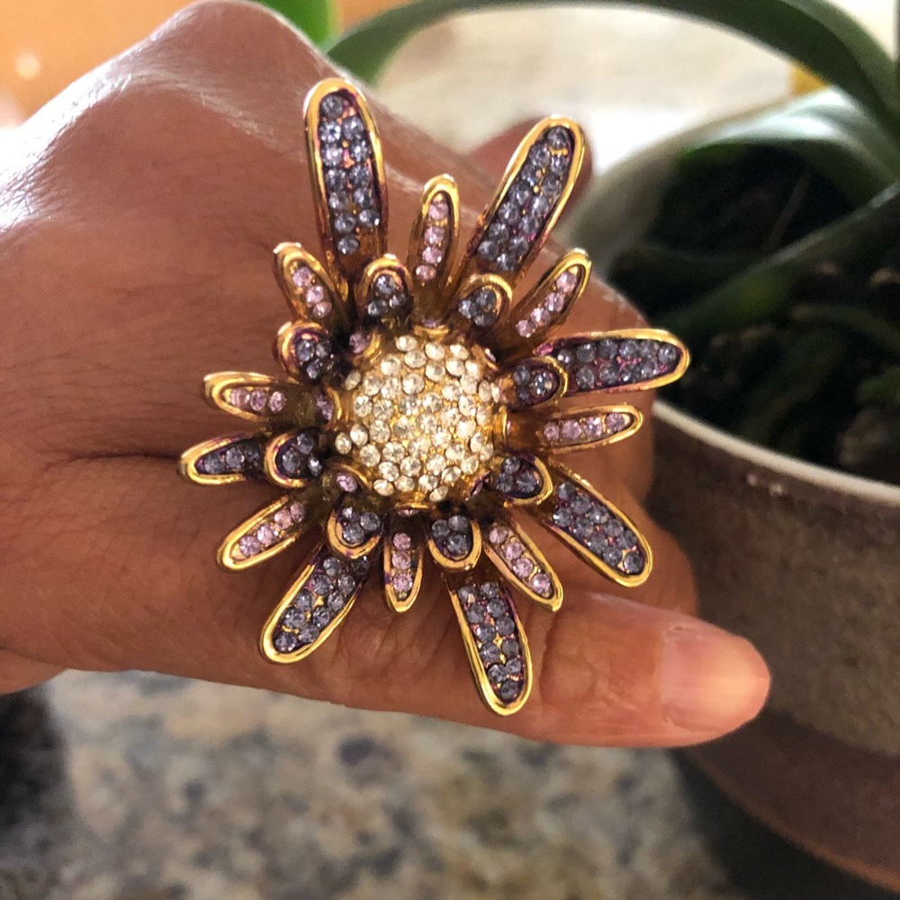 Gold flower shape ring